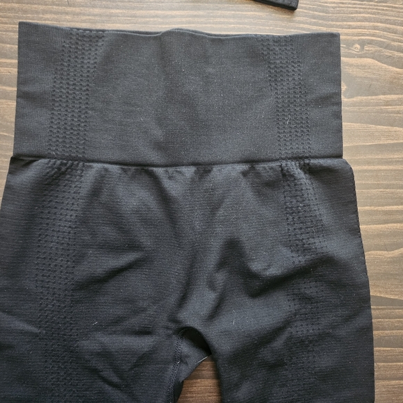 Legging and crop top - Picture 3 of 3